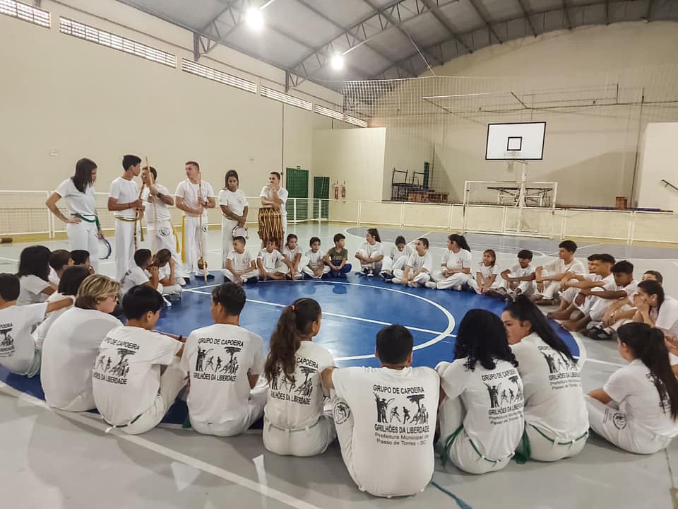 música de capoeira você disse um dia