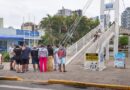 Passo de Torres instala placas de sinalização na Ponte Pênsil