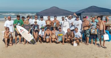 Competição de surf reúne fãs do esporte em Passo de Torres